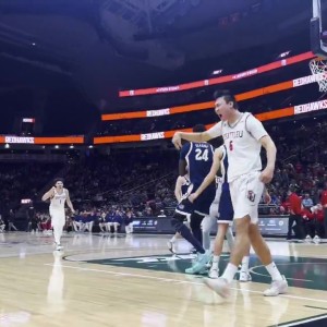 开云体育-黄种人也能飞！淡厚然接队友高抛 隔扣对手打成2+1点燃全场