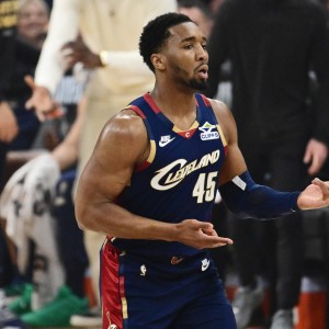 开云体育下载-远远不够！米切尔16投7中&amp;三分7中1 得到15分5板3助&amp;正负值-14
