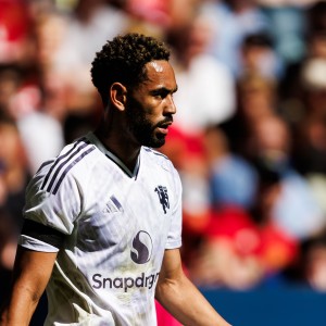 记者：库尼亚接受私人理疗师治疗，希望本月复出